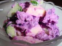 紫いものサラダの写真